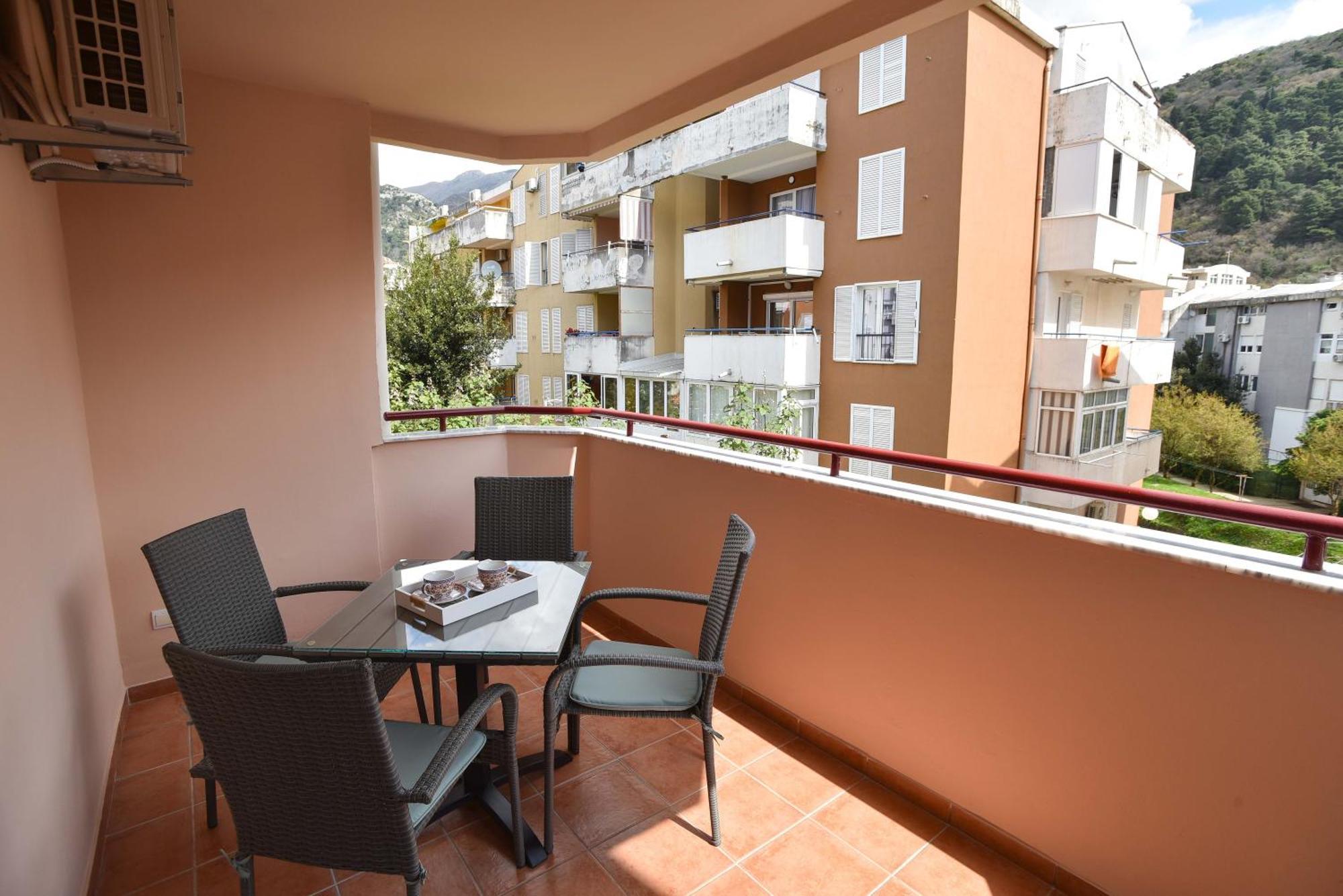 Comfort Apartment Near The Beach 부드바 외부 사진