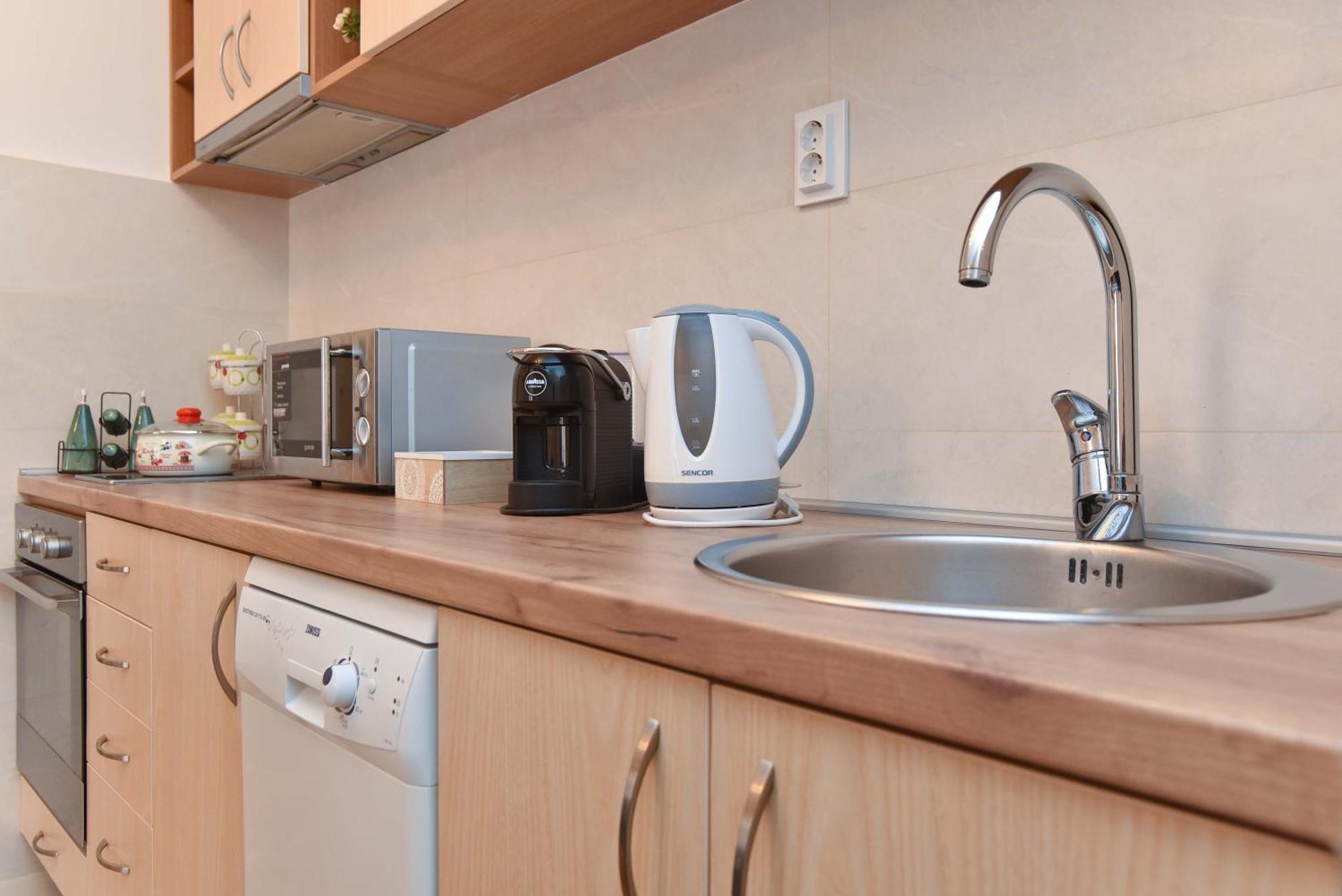Comfort Apartment Near The Beach 부드바 외부 사진